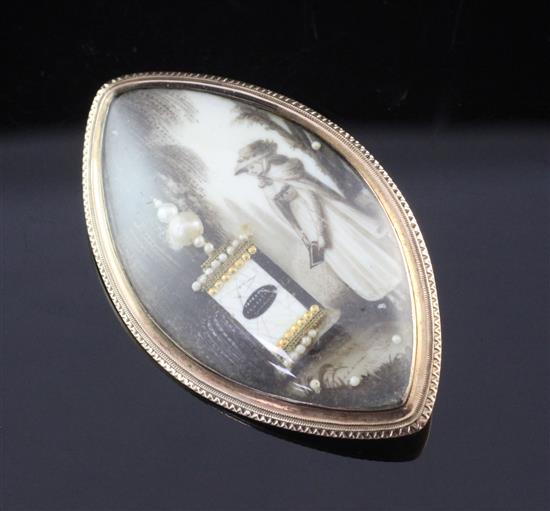 A Regency gold mourning pendant brooch, 2in